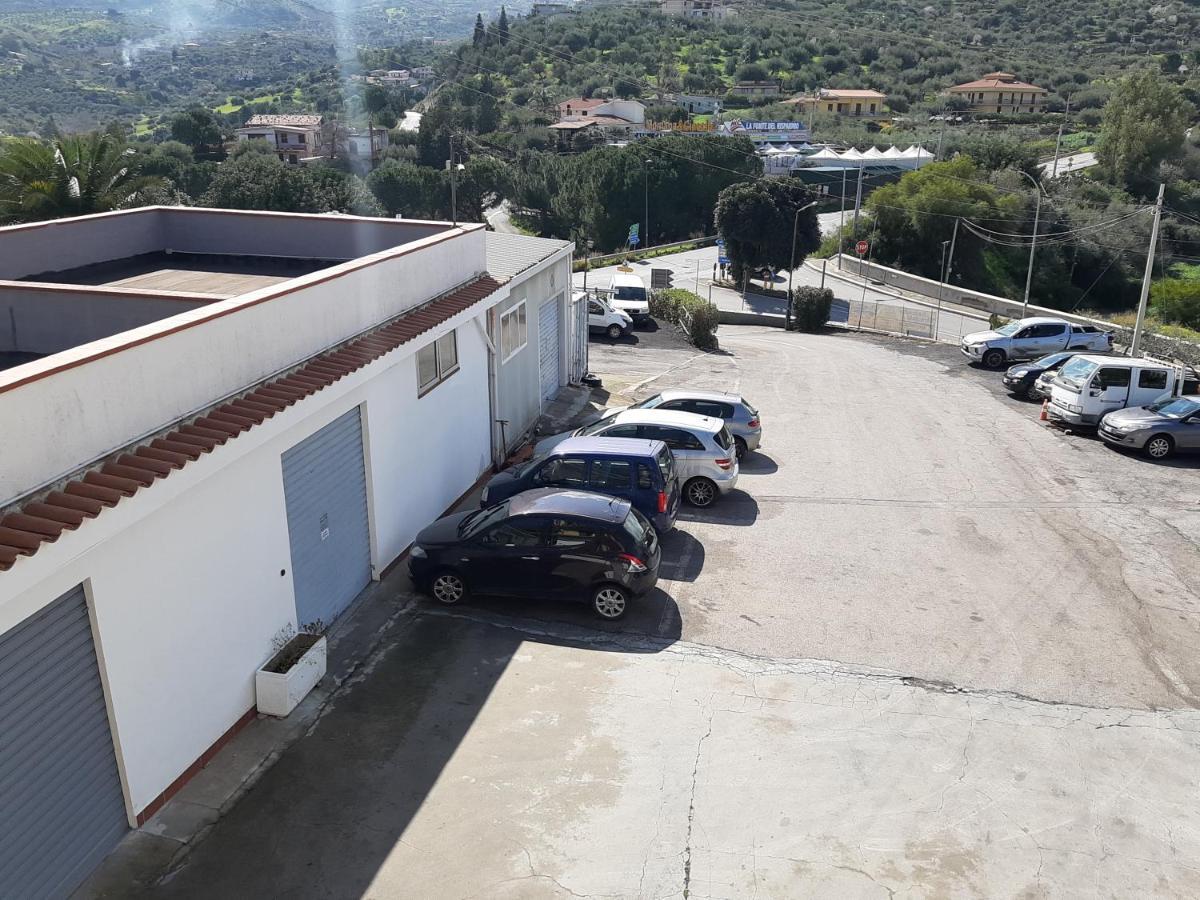 Il Moro Di Sicilia Apartment 泰尔米尼伊梅雷塞 外观 照片